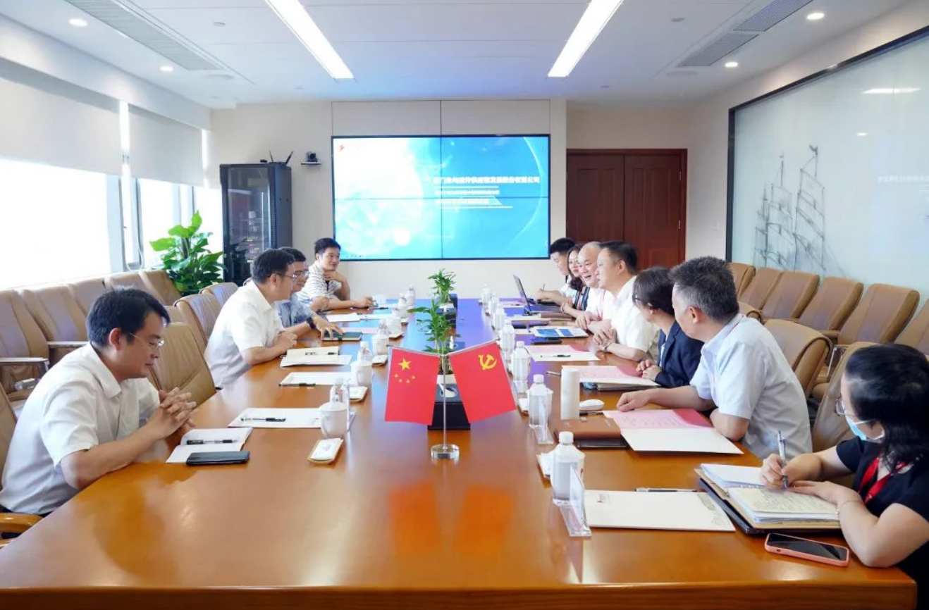 厦门市湖里区委书记吴新奎一行莅临象屿速传座谈调研